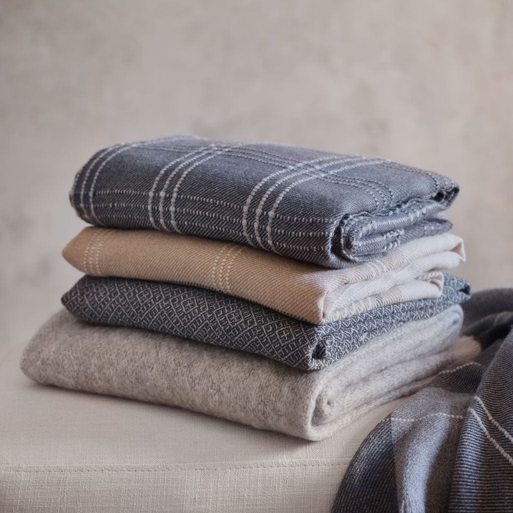 Lirio Alpaca Throw